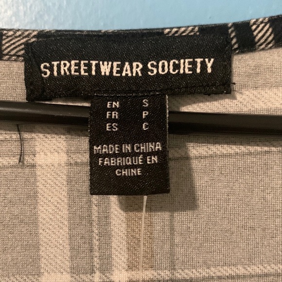 Plaid Ruched Top - Picture 4 of 4